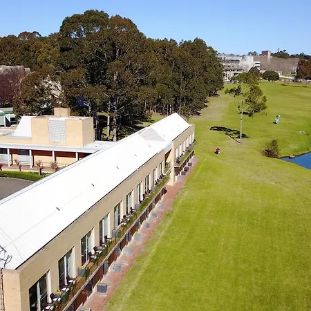 Lakeside Hotel And Conference Centre-2