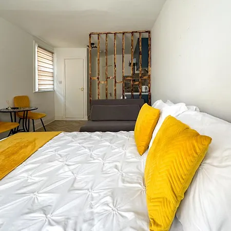 Tottenham City Stays, Opposite Seven Sisters Train Station-2