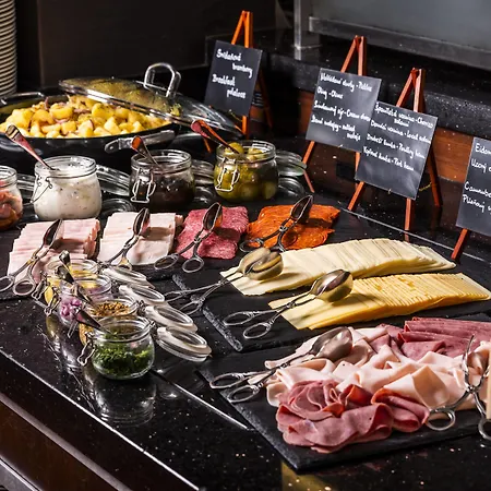 Courtyard By Marriott Prague City-2