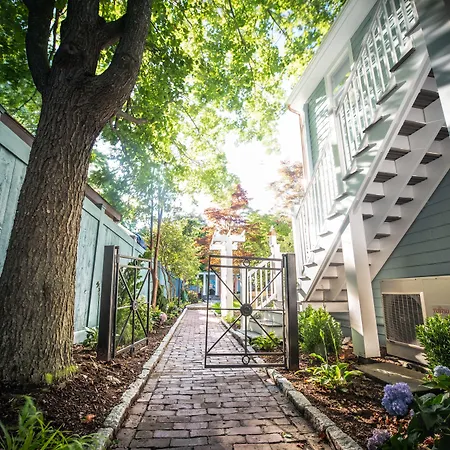Town & Tide Inn-2
