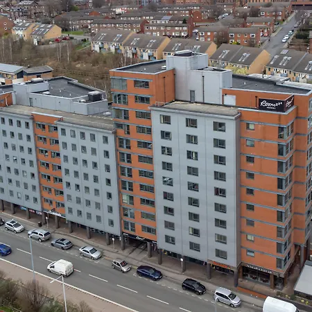 Roomzzz Leeds City West-3