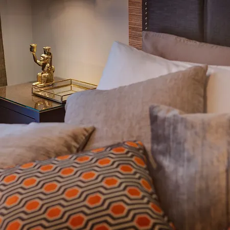 Intown Luxury House-3
