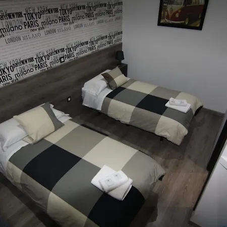 Hostal Mh Fuencarral-3