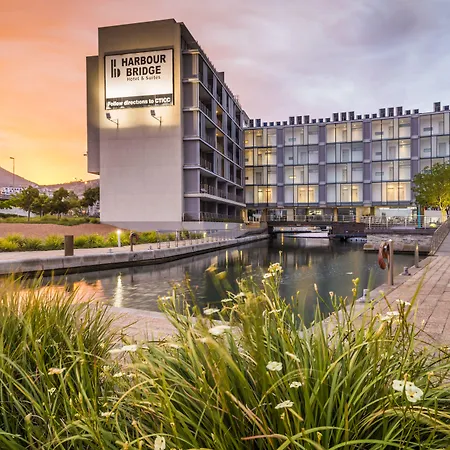 Aha Harbour Bridge Hotel & Suites-3