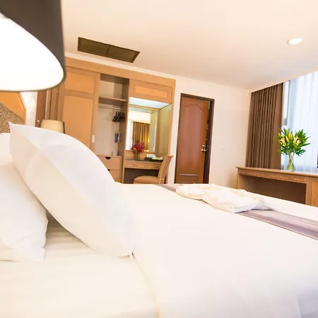 Grand Tower Inn Rama 6-2