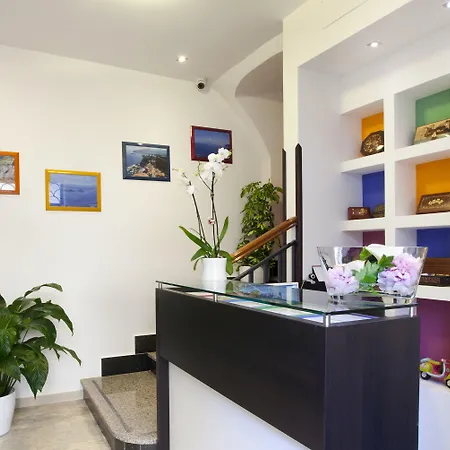 Sorrento Flats-3