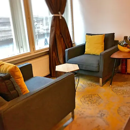 Amsterdam 4 Holiday Guestrooms-3