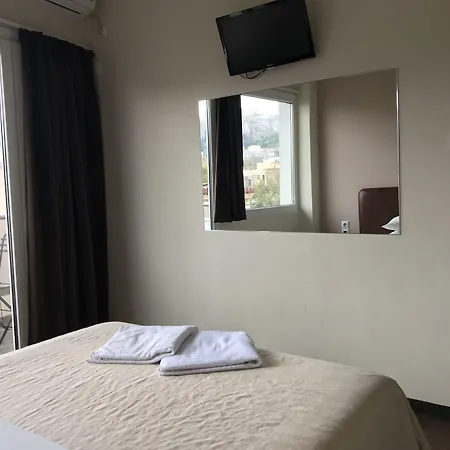 Pella Inn Hostel-3