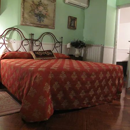 Guest House Arco Dei Tolomei-3