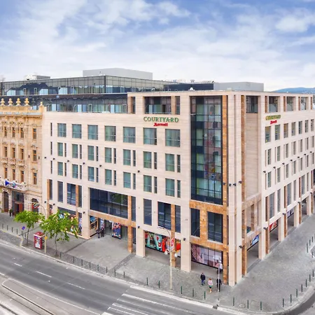 Courtyard By Marriott Budapest City Center-2