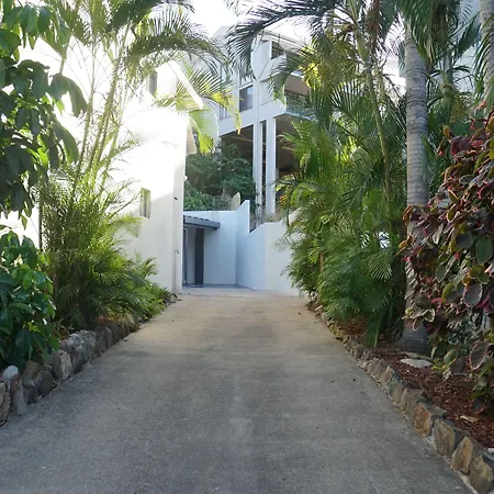Airlie Seaview Apartments-2