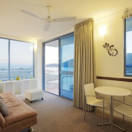 At Whitsunday Vista Holiday Apartments-2