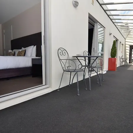 Quality Suites Amore-2
