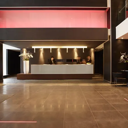 Le Germain Hotel Maple Leaf Square-3