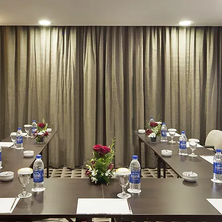 Oaks Liwa Executive Suites-2