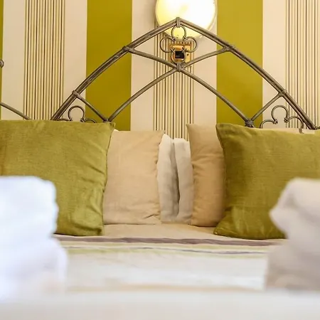 Riviera Guesthouse-3