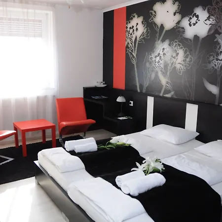 Green Hotel Budapest-2