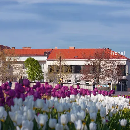 Strandhotel Alte Donau-3