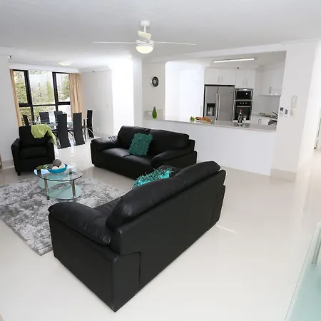 Biarritz Apartments Gold Coast-3