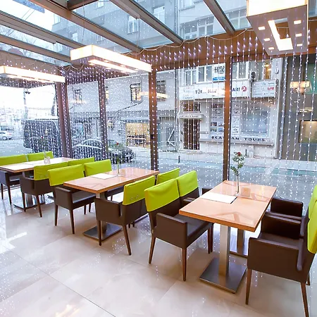 Ramada By Wyndham Istanbul Taksim-3