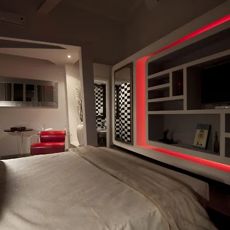 Luxury On The River-2