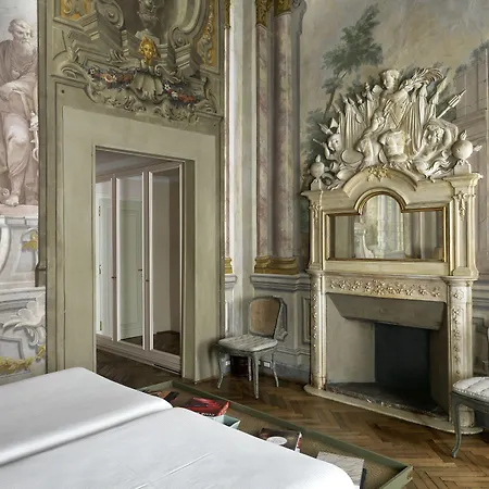 Al Palazzo Del Marchese Di Camugliano Residenza D'Epoca-3