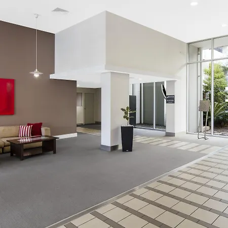 Oaks Brisbane Mews Suites-3