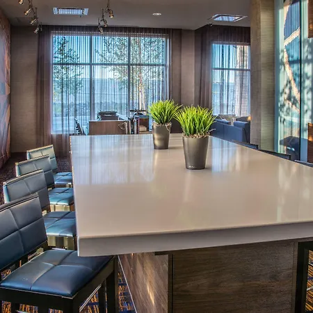 Courtyard By Marriott Winnipeg Airport-3