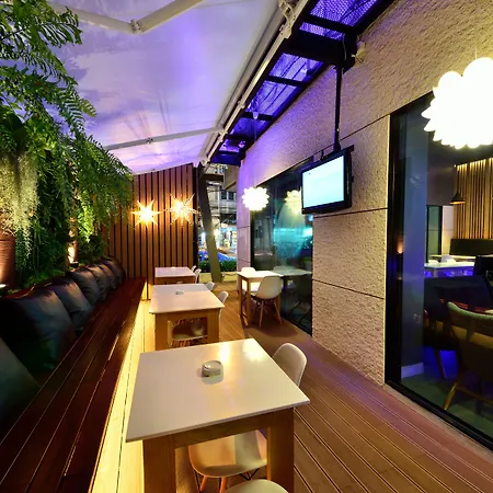 Bizotel Premier Hotel & Residence-3