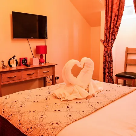 Edinburgh City Suites-3