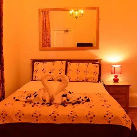 Edinburgh City Suites-3