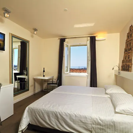 La Porta Luxury Rooms-3