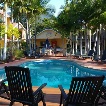 At Beach Court Holiday Villas-3