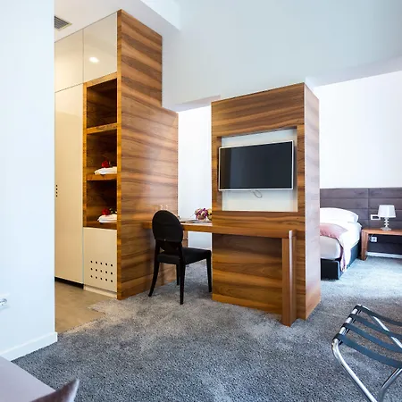 Starlight Luxury Rooms-3
