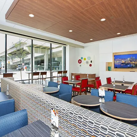 Holiday Inn Express & Suites Pittsburgh North Shore By Ihg-3