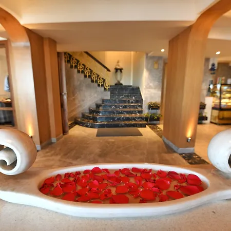 The Cedar Grand Hotel And Spa-3