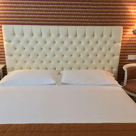 Nuova Opera Rooms & Apartments-2