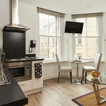 Braid Apartments By Mansley-2