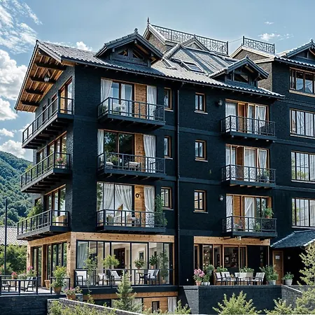 Evoque Hotel ! Near Mall Road Manali With Scenic River And Mountain Views ! Free Parking & Wifi ! Rooftop Bonfire, Music, And Honeymoon Special Rooms And Packages!-2