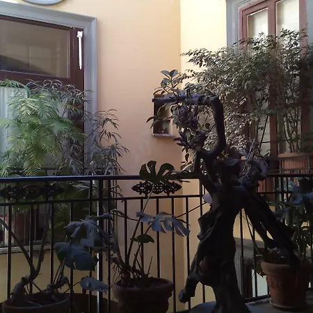 1878 Sorrento Guest House-2