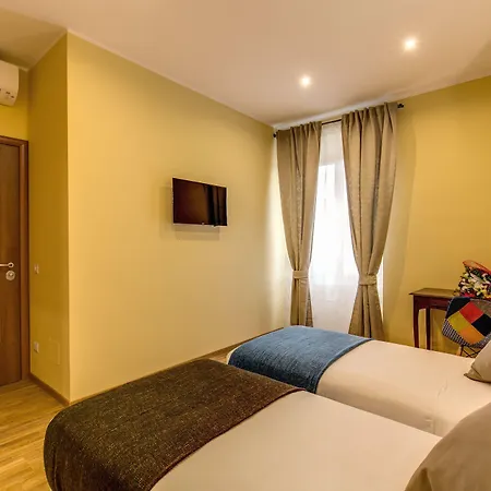 Top Floor Colosseo Guesthouse-3