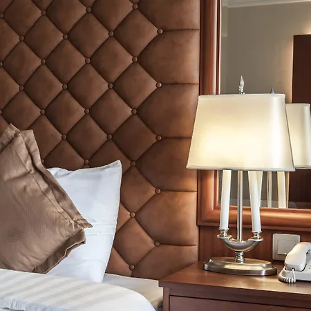 Army Hotel-2
