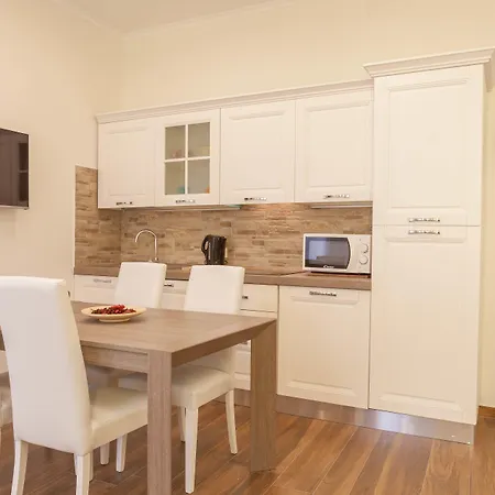 Donna Margherita Rome Suite & Rooms-3