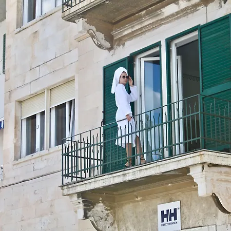 Galeria Valeria Seaside Downtown - Mag Quaint & Elegant Boutique Hotels-3