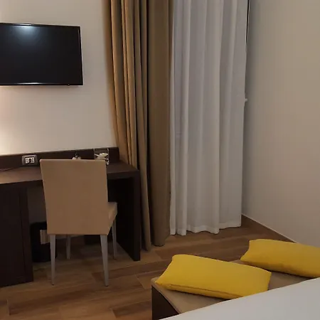 Una Finestra Su Monti-2