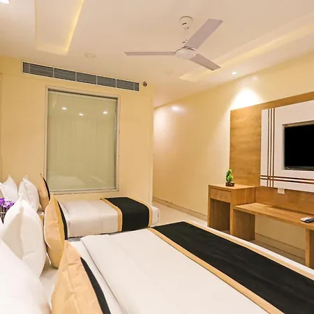 Hotel Worth City Centre - Near Ndls Station Or Cannaught Place-3