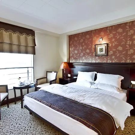 Hotel Gargee Grand-3
