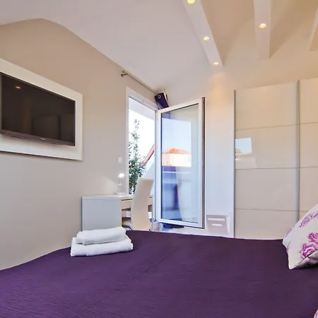 Laura Lux Suites-3