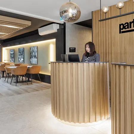 Park Inn By Radisson Melbourne Carlton-3
