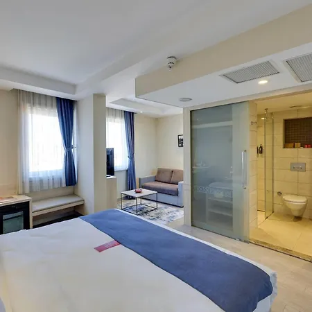 Ramada By Wyndham Istanbul Old City-3